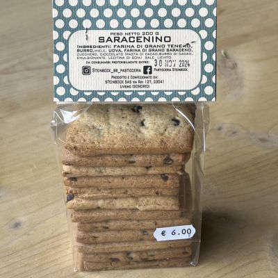 Biscotti con farina di saraceno e gocce di cioccolato